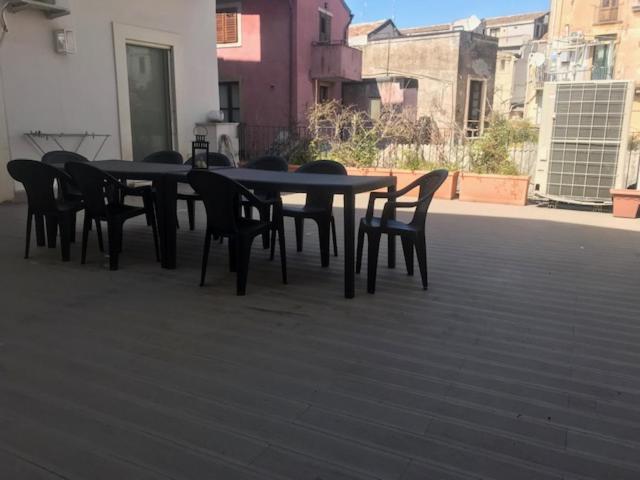 Suite Con Terrazza In Centro Catania Exterior foto