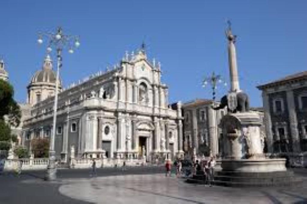 Suite Con Terrazza In Centro Catania Exterior foto