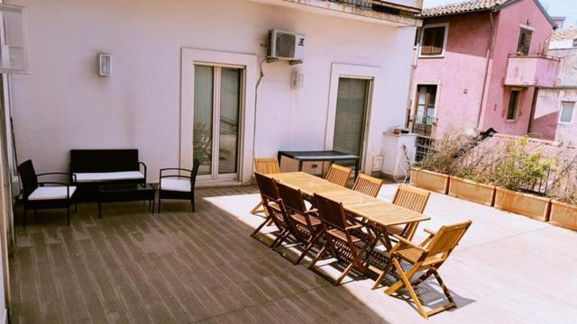 Suite Con Terrazza In Centro Catania Exterior foto