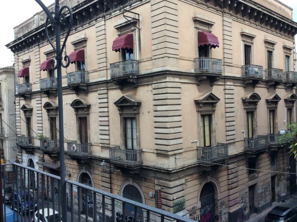 Suite Con Terrazza In Centro Catania Exterior foto