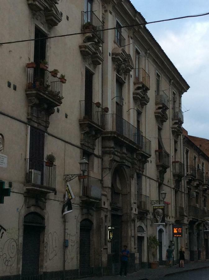 Suite Con Terrazza In Centro Catania Exterior foto