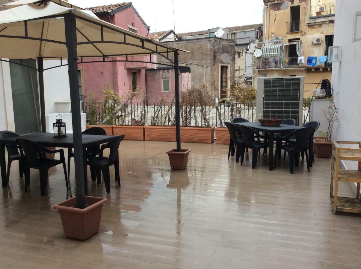 Suite Con Terrazza In Centro Catania Exterior foto