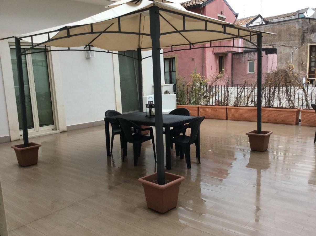 Suite Con Terrazza In Centro Catania Exterior foto