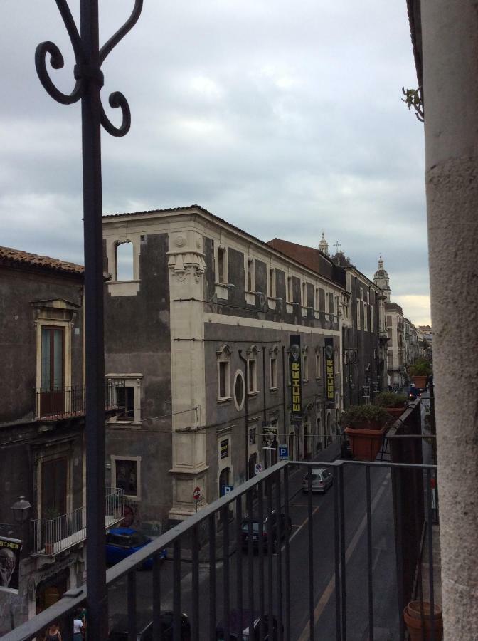 Suite Con Terrazza In Centro Catania Exterior foto