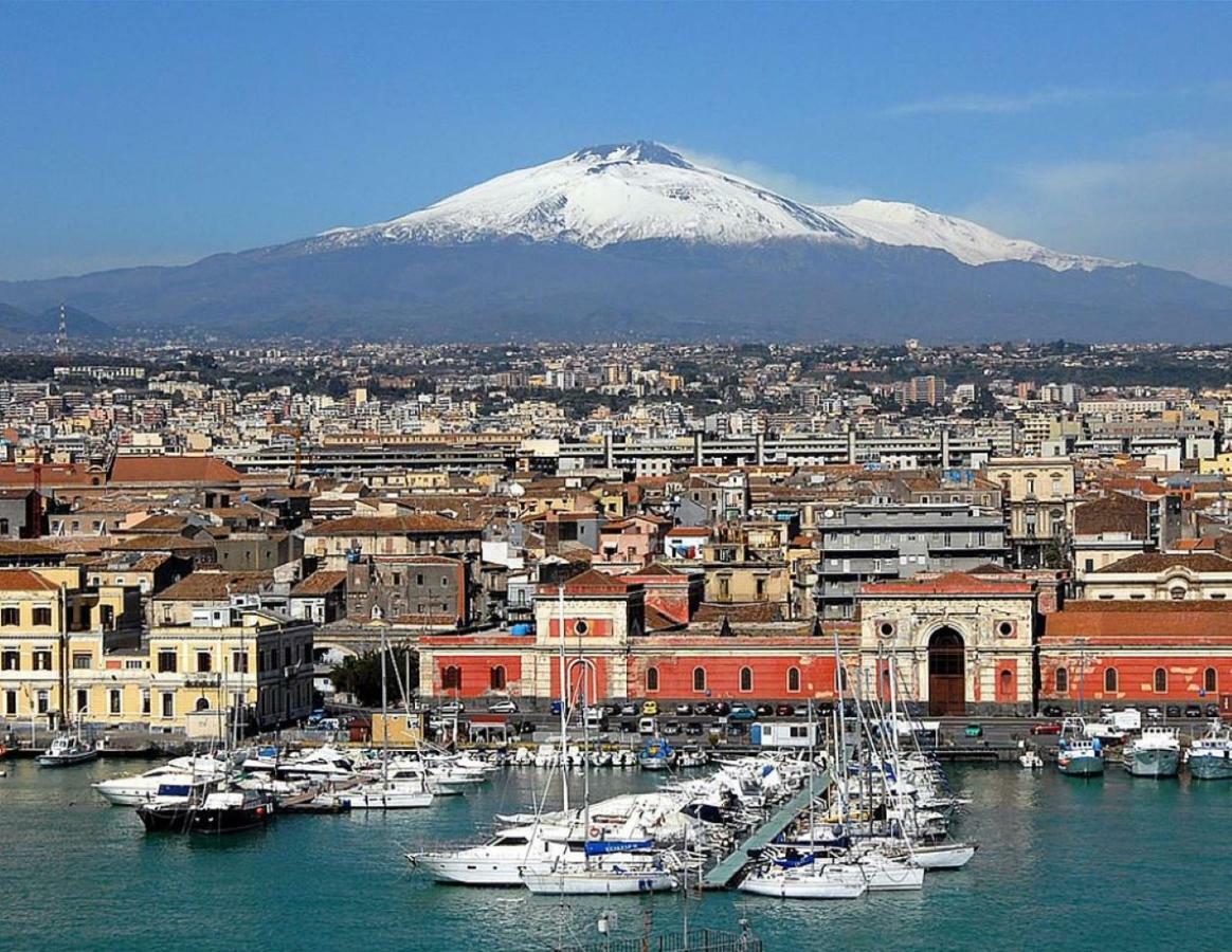 Suite Con Terrazza In Centro Catania Exterior foto